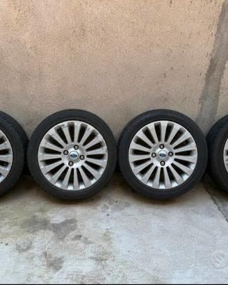 Cerchi in lega Ford 16" completi di gomme