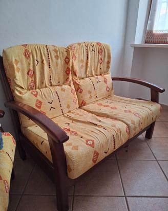 Due divani in legno