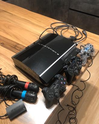 Playstation 3 con cavi, 3 joystick e 8 giochi