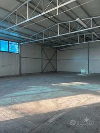 Magazzino/capannone di circa 200mq + spiazzale