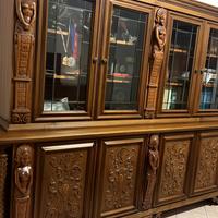 Credenza con vetrina stile rinascimentale in legno