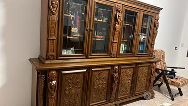 Credenza con vetrina stile rinascimentale in legno