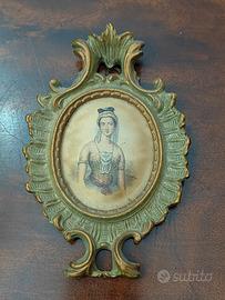 antica cornice in resina con dama su seta 
