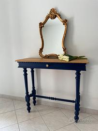 Consolle blu con specchio dorato