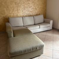 Divano letto panna con chaise long Verde usato