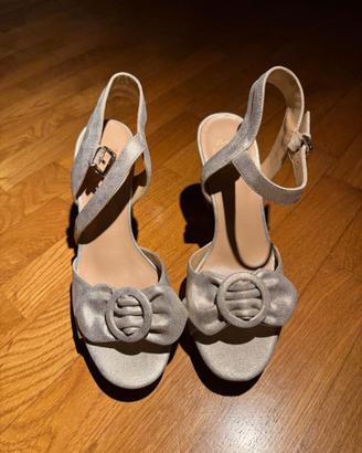 Scarpe aperte Bata con fiocco