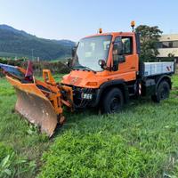 Mercedes-benz unimog u 300 4X4