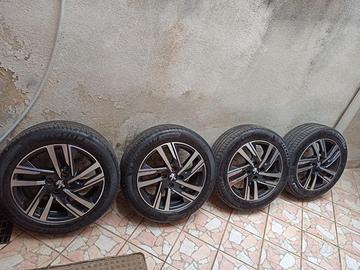 Cerchi completi di gomme