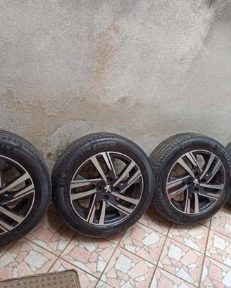 Cerchi completi di gomme
