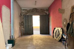 Guspini - Locale C/2 con magazzino retrostante