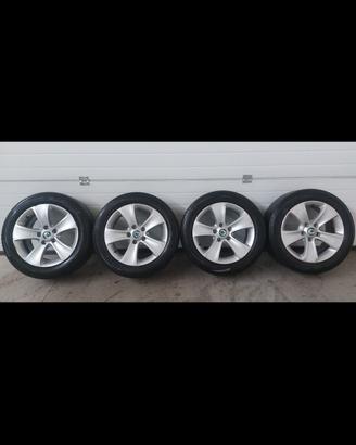 treno  gomme  estive più cerchi in lega skoda yeti