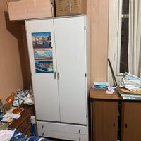 Armadio in formica bianco 2  mt  x. 1. mt