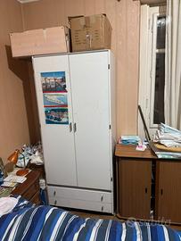 Armadio in formica bianco 2  mt  x. 1. mt