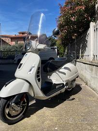 Piaggio Vespa 300 GTS i.e. Perfetta