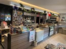 Bar tabacchi con 6 distributori esterni di sigaret