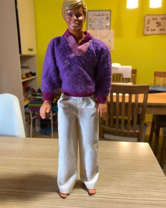 Bambola maschile Ken della serie Barbie