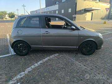 Lancia ypsilon