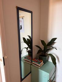 specchio a figura intera con cornice viola