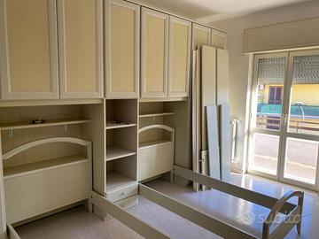 Cameretta a ponte con armadio sopra