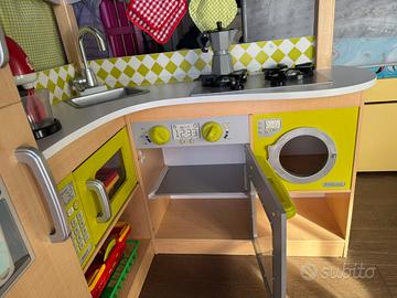 Cucina giocattolo in legno