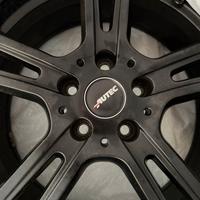 Cerchi in lega da 17 con gomme