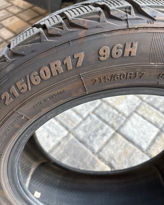 4 gomme invernali 215/60 R 17 96H