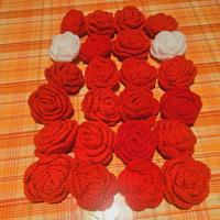 24 rose lana lavorate all'uncinetto 