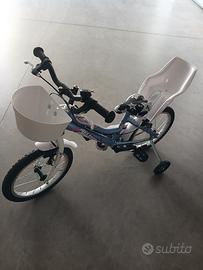 bicicletta bimba con cestino e sellino dietro