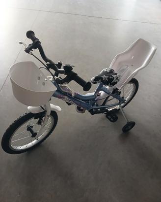 bicicletta bimba con cestino e sellino dietro