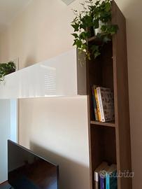 Libreria a muro di design marrone rovere