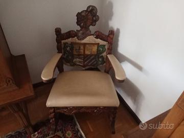 poltrone in legno intagliato particolari