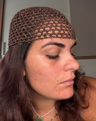 Cappello a rete marrone e oro con cerchi oro