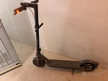 Monopattino Xiaomi pro 4
