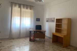 Camere singole arredate per studentesse
