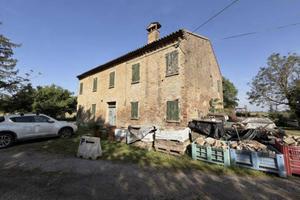 Immobile in asta di 1664 m² con più di 5 locali a 