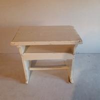 banchetto scuola e piccola seggiola