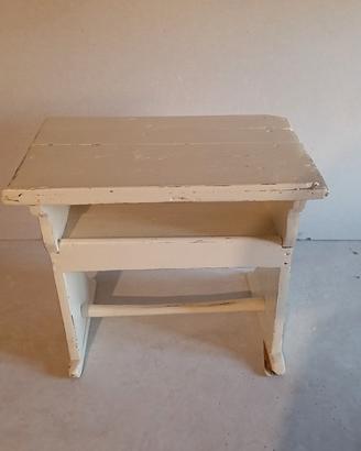 banchetto scuola e piccola seggiola