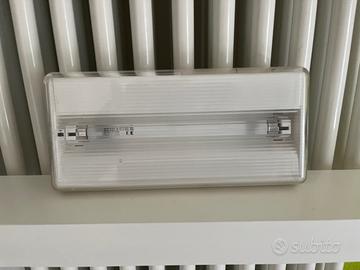 Lampada d' emergenza a parete Bticino