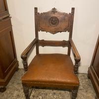 Sedia a Trono in Noce e Cuoio risalente all'800'