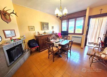 VILLA A SCHIERA D'ANGOLO A TORRITA TIBERINA