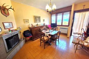 VILLA A SCHIERA D'ANGOLO A TORRITA TIBERINA