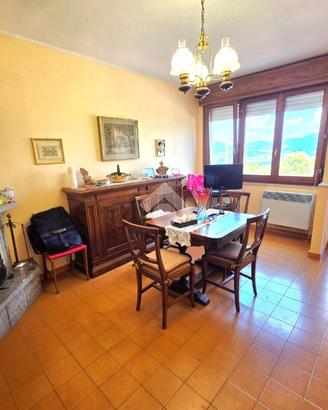 VILLA A SCHIERA D'ANGOLO A TORRITA TIBERINA