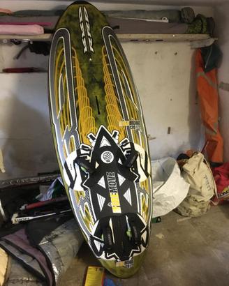 Tavola surf e attrezzatura