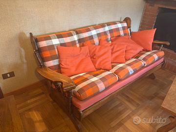 Divano a dondolo vintage in legno massello