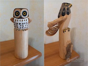 Uccelli rapaci scolpiti su legno