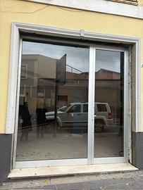 Vetrine locale commerciale