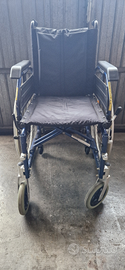 Carrozzina per anziani - Sedia a rotelle