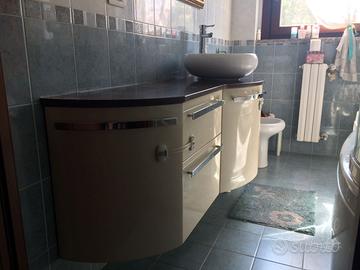 Mobile bagno con lavabo