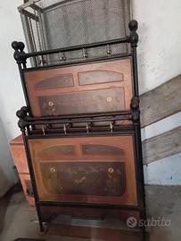 Letti antichi in ferro, dipinti a mano