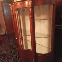 mobile antico in legno